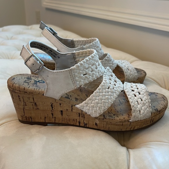 Size 4 - Youth Wedge Sandals - Picture 4 of 9